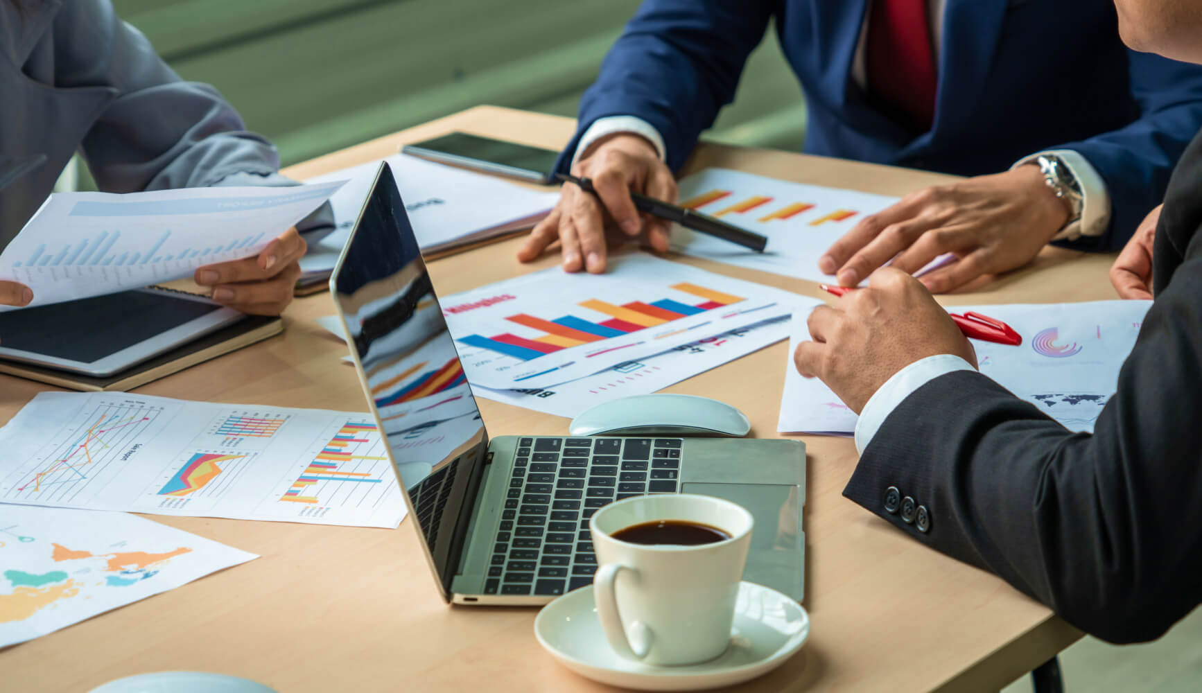 PrimuHolding Business Dashboard